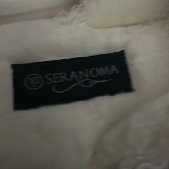 Seranoma NWT Sz 10 Fluffy and Well Made! Gift ready! - Picture 3 of 6
